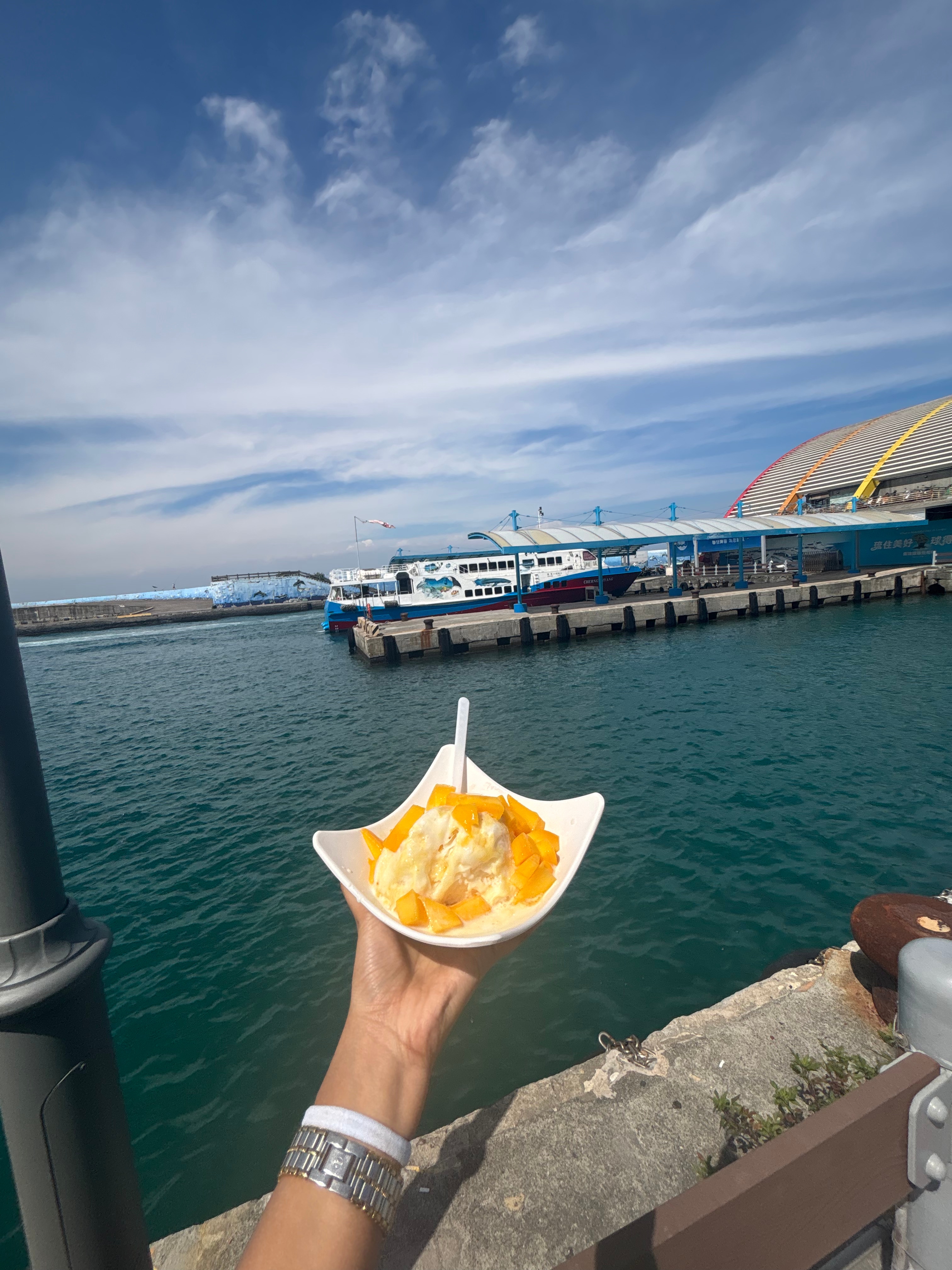 Tourists can enjoy Shaved Ice cream at the Xiaoliuqiu island