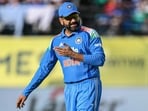 <p>భారత మాజీ కెప్టెన్ రోహిత్ శర్మ రికార్డు నమోదు చేశాడు. వన్డే ఆడిన ఓల్డెస్ట్ ఇండియన్ క్రికెటర్ గా నిలిచాడు. శనివారం (జూన్ 13) అఫ్గానిస్థాన్ తో ఫస్ట్ వన్డే ఆడుతున్న రోహిత్ ఏజ్ 39 ఏళ్ల 75 రోజులు. మోహిందర్ అమర్ నాథ్ (39 ఏళ్ల 36 రోజులు) రికార్డును రోహిత్ బ్రేక్ చేశాడు. </p>(AFP)