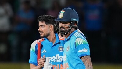 Chasing 195 runs, India reached 195/3 in 22.5 overs. (AP Photo/Ashwini Bhatia) Chasing 195 runs, India reached 195/3 in 22.5 overs. (AP Photo/Ashwini Bhatia)