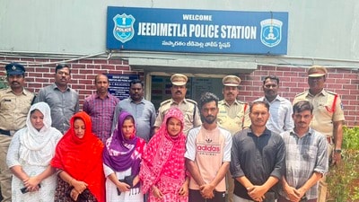 ఏడుగురు బంగ్లాదేశీయుల అరెస్ట్