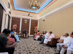 লোকসভার স্পিকার ওম বিড়লার সঙ্গে তৃণমূল কংগ্রেসের বিদ্রোহী সাংসদের বৈঠক।