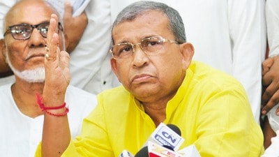 তৃণমূলের প্রাথমিক সদস্যপদ ছাড়ার ঘোষণা করলেন দলের প্রবীণ নেতা তথা সবংয়ের প্রাক্তন বিধায়ক মানস ভুঁইয়া।