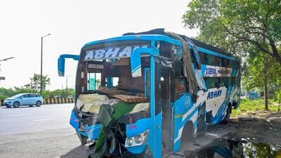 One of the girls, who is aged 18, is grievously injured and undergoing treatment at the Delhi hospital, said Amit Kumar Khari, station house officer (SHO), Phase 1, Noida. (Sunil Ghosh/HT Photo) One of the girls, who is aged 18, is grievously injured and undergoing treatment at the Delhi hospital, said Amit Kumar Khari, station house officer (SHO), Phase 1, Noida. (Sunil Ghosh/HT Photo)