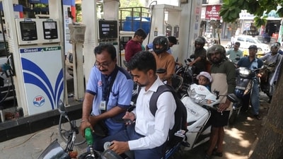 Thane: Petrol and diesel prices have been increased across the country from midnight yesterday. (Photo by Praful Gangurde/Hindustan Times) (HT_PRINT) Thane: Petrol and diesel prices have been increased across the country from midnight yesterday. (Photo by Praful Gangurde/Hindustan Times) (HT_PRINT)