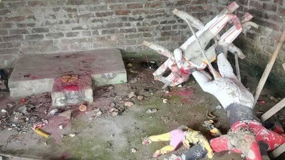বাংলাদেশের বগুড়ার মোকামতলা উপজেলায় একই রাতে পরপর তিনটি মন্দিরে প্রতিমা ভাঙচুরের ঘটনা বাংলাদেশের বগুড়ার মোকামতলা উপজেলায় একই রাতে পরপর তিনটি মন্দিরে প্রতিমা ভাঙচুরের ঘটনা