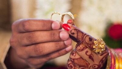 నకిలీ ఆధార్, పెళ్లి సర్టిఫికెట్లతో ఘరానా మోసం (representative image ) (pixel image) నకిలీ ఆధార్, పెళ్లి సర్టిఫికెట్లతో ఘరానా మోసం (representative image ) (pixel image)