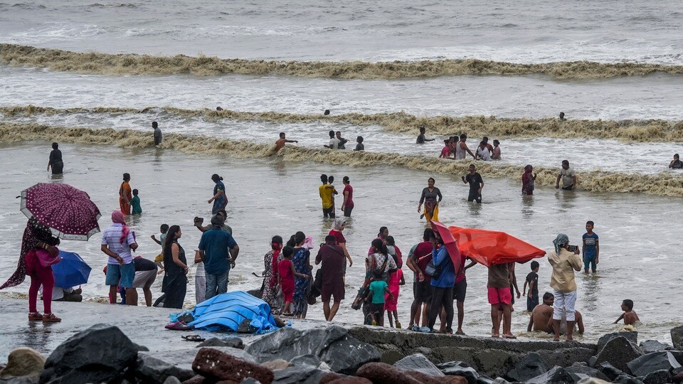 দিঘায় যে ১০ টাকা নেওয়া হয় চাঁদা, সেটা বন্ধের ঘোষণা করলেন শুভেন্দু অধিকারী। (ছবিটি প্রতীকী, সৌজন্যে পিটিআই)