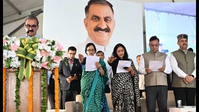 Himachal Pradesh chief minister Sukhvinder Singh Sukhu administering the anti-drug pledge to the newly elected panchayat pradhans and up-pradhans during the oath taking ceremony at Peterhoff, on Shimla. (Deepak Sansta/HT) Himachal Pradesh chief minister Sukhvinder Singh Sukhu administering the anti-drug pledge to the newly elected panchayat pradhans and up-pradhans during the oath taking ceremony at Peterhoff, on Shimla. (Deepak Sansta/HT)