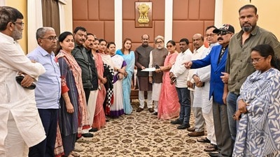 বিতর্ক তৈরি হয়েছে তৃণমূলের বিদ্রোহী সাংসদদের এনসিপিআই-তে যোগদানের সম্ভাবনা ঘিরে। (Handout) বিতর্ক তৈরি হয়েছে তৃণমূলের বিদ্রোহী সাংসদদের এনসিপিআই-তে যোগদানের সম্ভাবনা ঘিরে। (Handout)