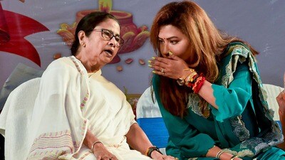 মমতা বন্দ্যোপাধ্য়ায় ও তৃণমূল বিধায়ক নয়না বন্দ্যোপাধ্যায়। 
(PTI Photo)