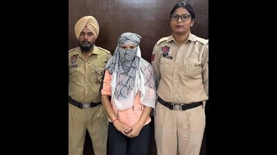 The accused in the custody of Sahnewal police in Ludhiana on Monday. (HT)