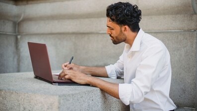 Employee recalls being expected to work through a medical emergency. (Representational Image) Employee recalls being expected to work through a medical emergency. (Representational Image)