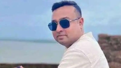সোমবার তাঁর বিরুদ্ধে গ্রেফতারি পরোয়ানা জারি করেছে মেদিনীপুর মুখ্য বিচারবিভাগীয় ম্যাজিস্ট্রেটের আদালত।
