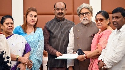 టీఎంసీ తిరుగుబాటు ఎంపీలు 'ఎన్సీపీఐ'లో ఎందుకు విలీనమయ్యారు? 5 ముఖ్య కారణాలు టీఎంసీ తిరుగుబాటు ఎంపీలు 'ఎన్సీపీఐ'లో ఎందుకు విలీనమయ్యారు? 5 ముఖ్య కారణాలు