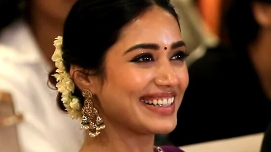 సినిమాలు మానేయాలని అనుకున్నా.. తప్పుడు నిర్ణయాలు తీసుకున్నా.. హీరోయిన్ నివేదా పేతురాజ్ ఓపెన్ కామెంట్స్ (x/Nivetha_Tweets)