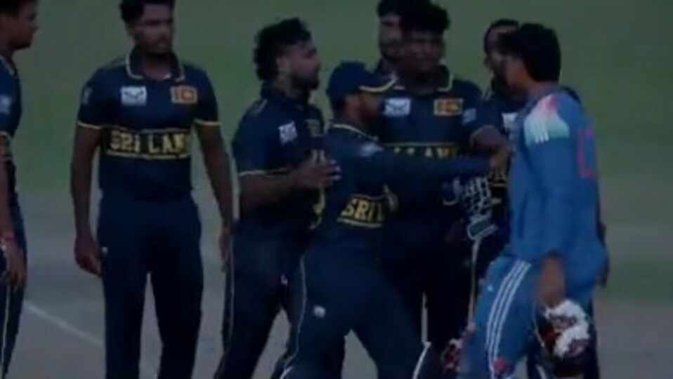 থ্রিলার ম্যাচে রেগে লাল সূর্যবংশী! শ্রীলঙ্কার প্লেয়ারকে ধাক্কা, শেষে চড়ল পারদ