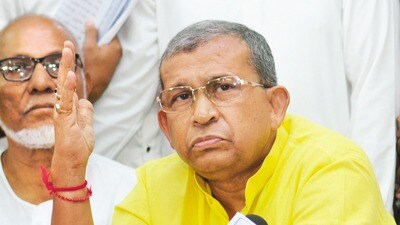 সোমবার খড়গপুরে এক কর্মসূচিতে যোগ দিয়ে মানস ভুঁইয়াকে ‘দাদার মতো’ বলে উল্লেখ করেন দিলীপ।