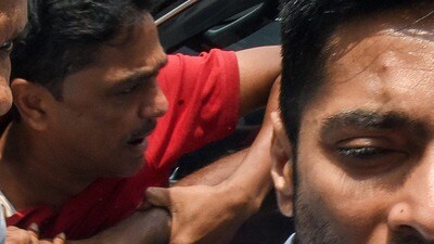 ডায়মন্ড হারবার থানার পুলিশের জালে ধরা পড়লেন তৃণমূলের শিক্ষক সংগঠনের প্রাক্তন রাজ্য সভাপতি মইদুল ইসলাম। (Sudipta Banerjee)