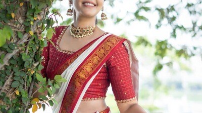 <p>చూడచక్కని రూపం, చక్కటి నటనతో తెలుగు ప్రేక్షకులను మెప్పించిన ఈ అందమే ‘బిందు మాధవి’. తాజాగా లంగావోణీలో ఈ భామ మెరిసిపోయింది. </p> (instagram-Bindu Madhavi) <p>చూడచక్కని రూపం, చక్కటి నటనతో తెలుగు ప్రేక్షకులను మెప్పించిన ఈ అందమే ‘బిందు మాధవి’. తాజాగా లంగావోణీలో ఈ భామ మెరిసిపోయింది. </p> (instagram-Bindu Madhavi)