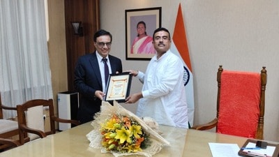 নবান্নে মুখ্যমন্ত্রী শুভেন্দু অধিকারী এবং সিঙ্গাপুর-ভিত্তিক শিল্পপতি প্রসূন মুখোপাধ্যায়ের সৌজন্যমূলক বৈঠক নবান্নে মুখ্যমন্ত্রী শুভেন্দু অধিকারী এবং সিঙ্গাপুর-ভিত্তিক শিল্পপতি প্রসূন মুখোপাধ্যায়ের সৌজন্যমূলক বৈঠক