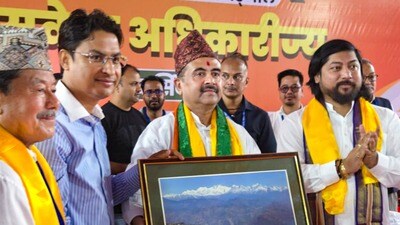 পাহাড়ে ‘ডবল ইঞ্জিন’ সরকারের রোডম্যাপ বোঝালেন মুখ্যমন্ত্রী (@SuvenduWB) পাহাড়ে ‘ডবল ইঞ্জিন’ সরকারের রোডম্যাপ বোঝালেন মুখ্যমন্ত্রী (@SuvenduWB)