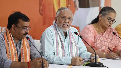 UP minister Suresh Khanna addressing media persons in Lucknow on Tuesday. (HT Photo)
