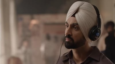 Main Vaapas Aaunga box office collection day 4: The film stars Naseeruddin Shah, Vedang Raina, Sharvari and Diljit Dosanjh.