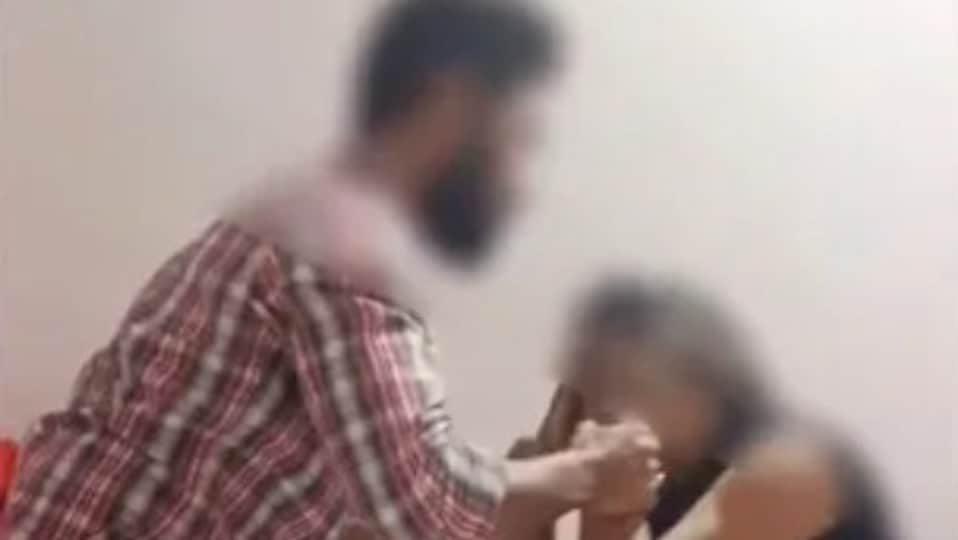 ধৃতদের নাম আয়াজ মাদারে এবং আমিন শেখ।