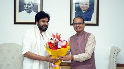 కేంద్ర గ్రామీణాభివృద్ధి శాఖ మంత్రి శివరాజ్ సింగ్ చౌహాన్ తో పవన్ కళ్యాణ్ (@ChouhanShivraj) కేంద్ర గ్రామీణాభివృద్ధి శాఖ మంత్రి శివరాజ్ సింగ్ చౌహాన్ తో పవన్ కళ్యాణ్ (@ChouhanShivraj)