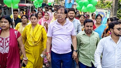 গ্রেফতার করা হল প্রাক্তন উত্তরবঙ্গ উন্নয়ন মন্ত্রী উদয়ন গুহকে। (ফাইল ছবি, সৌজন্যে পিটিআই) গ্রেফতার করা হল প্রাক্তন উত্তরবঙ্গ উন্নয়ন মন্ত্রী উদয়ন গুহকে। (ফাইল ছবি, সৌজন্যে পিটিআই)
