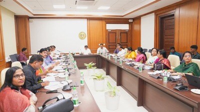 ఉన్నతస్థాయి సమీక్ష - పాల్గొన్న మంత్రి పొన్నం, అధికారులు ఉన్నతస్థాయి సమీక్ష - పాల్గొన్న మంత్రి పొన్నం, అధికారులు