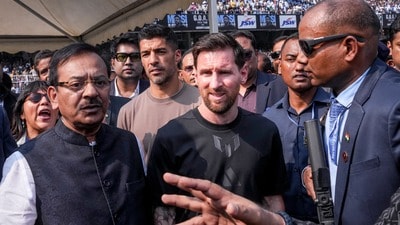 মেসি-কাণ্ডে অরূপ বিশ্বাস হাজিরা দিলেন পুলিশের কাছে। (ফাইল ছবি, সৌজন্যে পিটিআই) মেসি-কাণ্ডে অরূপ বিশ্বাস হাজিরা দিলেন পুলিশের কাছে। (ফাইল ছবি, সৌজন্যে পিটিআই)