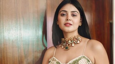 <p>తెలుగు ఆడియన్స్ కు మోనాల్ గజ్జర్ పేరు సుపరిచితమే. టాలీవుడ్ సినిమాలతో పాటు తెలుగు బిగ్ బాస్ లోనూ ఈ గుజరాతీ భామ ఎంటర్ టైన్ చేసింది.</p> (instagram-Monaal Gajjar) <p>తెలుగు ఆడియన్స్ కు మోనాల్ గజ్జర్ పేరు సుపరిచితమే. టాలీవుడ్ సినిమాలతో పాటు తెలుగు బిగ్ బాస్ లోనూ ఈ గుజరాతీ భామ ఎంటర్ టైన్ చేసింది.</p> (instagram-Monaal Gajjar)