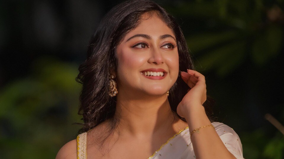 কুমকুমে আদৃতের নায়িকা হননি, স্নেহাশিস চক্রবর্তীর হাত ধরে ফিরছেন ‘কথা’ সুস্মিতা? জোর গুঞ্জন টেলিপাড়ায়