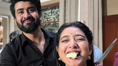TRP তালিকায় ফার্স্ট হওয়ার হ্যাটট্রিক! কেক কেটে সেলিব্রেশন ঋষি-উজির,ধেয়ে এল ট্রোল