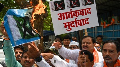 পাকিস্তানকে 'Frankenstein State' (ফ্রাঙ্কেনস্টাইন রাষ্ট্র) বলে উল্লেখ করে ভারত জানায়, সন্ত্রাসবাদকে দীর্ঘদিন রাষ্ট্রনীতির অংশ করে তোলার ফল এখন ইসলামাবাদকেই ভোগ করতে হচ্ছে। পাকিস্তানকে 'Frankenstein State' (ফ্রাঙ্কেনস্টাইন রাষ্ট্র) বলে উল্লেখ করে ভারত জানায়, সন্ত্রাসবাদকে দীর্ঘদিন রাষ্ট্রনীতির অংশ করে তোলার ফল এখন ইসলামাবাদকেই ভোগ করতে হচ্ছে।