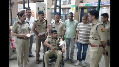 During the encounter, sub-inspector Inderpal also sustained a bullet injury to his arm and was rushed to a government hospital for treatment. (HT Photo) During the encounter, sub-inspector Inderpal also sustained a bullet injury to his arm and was rushed to a government hospital for treatment. (HT Photo)