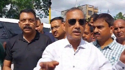 পদত্যাগ করছেন শিলিগুড়ির মেয়র গৌতম দেব। পদত্যাগ করছেন শিলিগুড়ির মেয়র গৌতম দেব।