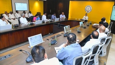 సీఎం చంద్రబాబు సమీక్ష సీఎం చంద్రబాబు సమీక్ష