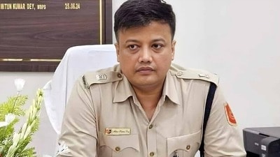 এক প্রাক্তন তৃণমূল কাউন্সিলর এবং এক সাংবাদিকের অভিযোগের পরিপ্রেক্ষিতে ডায়মন্ড হারবার থানায় মামলা দায়ের হয়েছে পুলিশ কর্তার বিরুদ্ধে। এক প্রাক্তন তৃণমূল কাউন্সিলর এবং এক সাংবাদিকের অভিযোগের পরিপ্রেক্ষিতে ডায়মন্ড হারবার থানায় মামলা দায়ের হয়েছে পুলিশ কর্তার বিরুদ্ধে।