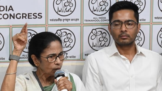 Trinamool Congress chairperson Mamata Banerjee along with TMC national general secretary Abhishek Banerjee. (HT_PRINT)