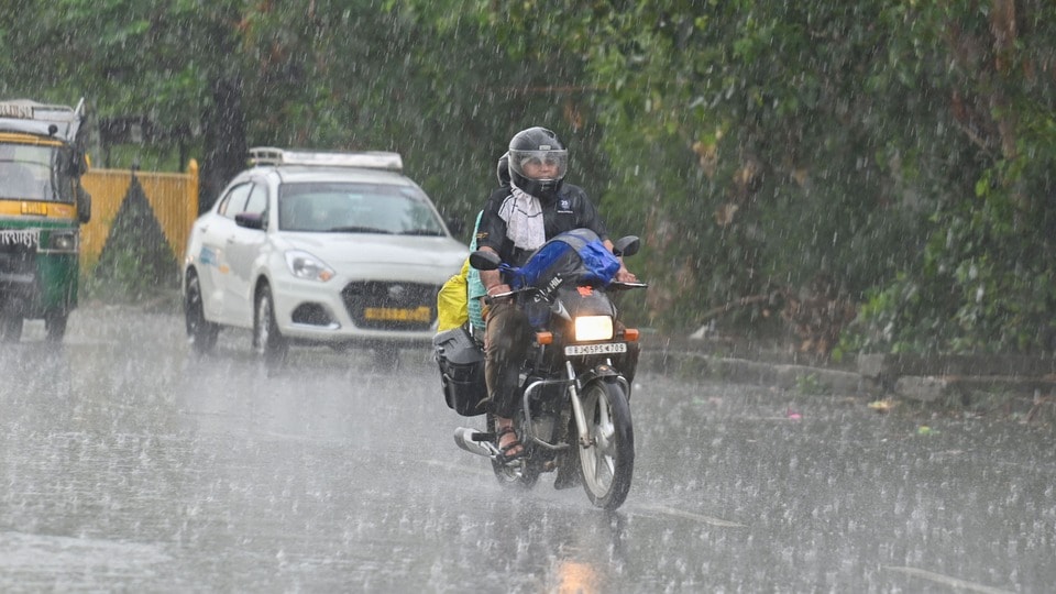 বৃহস্পতিবার রাতভর মিরিক এবং নেপাল সীমান্ত সংলগ্ন এলাকায় ভারী থেকে অতি ভারী বৃষ্টি হয়েছে (প্রতীকী ছবি)