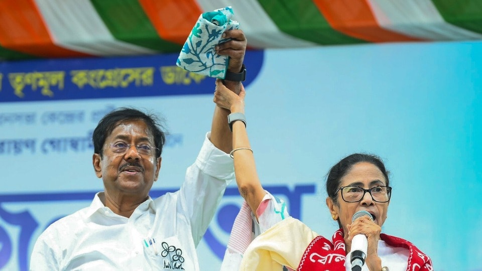 জ্যোতিপ্রিয় মল্লিক সমস্ত সাংগঠনিক পদ থেকে ইস্তফা দেওয়ার সিদ্ধান্ত নিয়েছেন। এরই সঙ্গে তিনি কার্যত বুঝিয়ে দিয়েছেন, তৃণমূলের সঙ্গেও তিনি সম্পর্ক ছিন্ন করছেন। দলনেত্রী মমতা বন্দ্যোপাধ্যায়ের কাছে চিঠি পাঠিয়ে নিজের সিদ্ধান্তের কথা জানিয়েছেন তিনি। (@AITCofficial X)