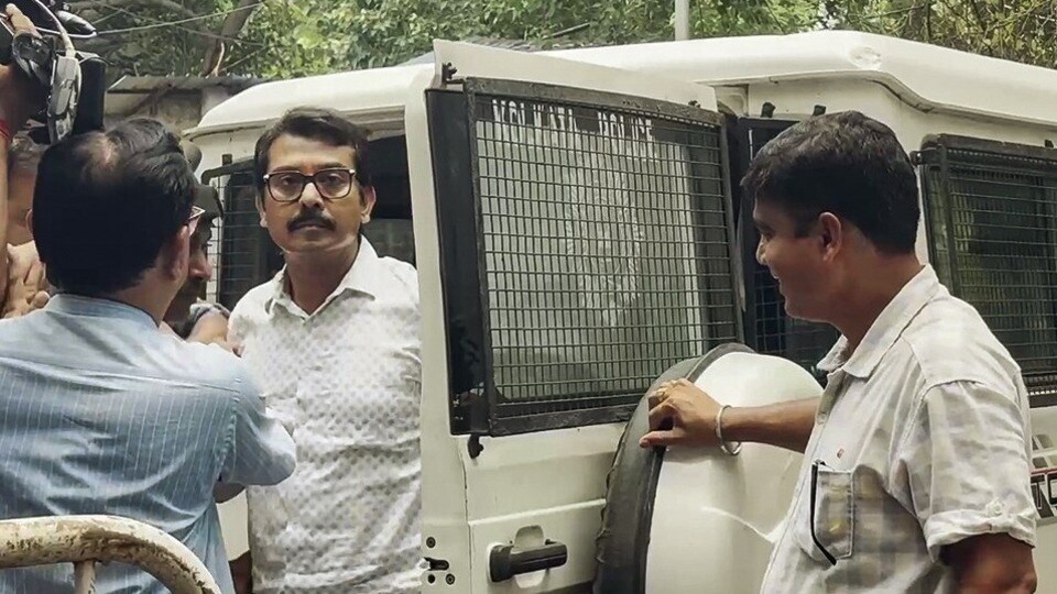 শ্লীলতাহানি এবং তোলাবাজির অভিযোগে গ্রেফতার হওয়ার পর এবার রিজেন্ট পার্ক থানার একটি পৃথক তোলাবাজি মামলায় তাঁকে ‘শোন অ্যারেস্ট’ করা হয়েছে। (ANI Video Grab )
