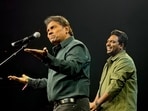 Johnny Lever surprises Zakir Khan during Papa Yaar show.