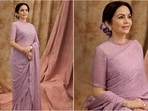 Nita Ambani dazzles in handcrafted Chikankari saree at Reliance meet. Nita Ambani dazzles in handcrafted Chikankari saree at Reliance meet.