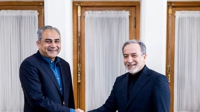 Iranian Foreign Minister Abbas Araghchi, right, shakes hands with Pakistan's Interior Minister Mohsin Naqvi, during their meeting in Tehran, Iran, Saturday, June 20, 2026. (Iranian Foreign Ministry via AP) Iranian Foreign Minister Abbas Araghchi, right, shakes hands with Pakistan's Interior Minister Mohsin Naqvi, during their meeting in Tehran, Iran, Saturday, June 20, 2026. (Iranian Foreign Ministry via AP)