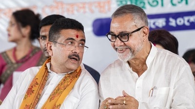 মুখ্যমন্ত্রী শুভেন্দু অধিকারী ও শিল্পমন্ত্রী তাপস রায় (PTI) মুখ্যমন্ত্রী শুভেন্দু অধিকারী ও শিল্পমন্ত্রী তাপস রায় (PTI)