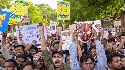 এবার ‘থালা-চামচ’ নিয়ে বিক্ষোভে নামছে ককরোচ জনতা পার্টি (PTI) এবার ‘থালা-চামচ’ নিয়ে বিক্ষোভে নামছে ককরোচ জনতা পার্টি (PTI)