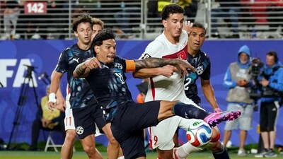 Ten-man Paraguay eliminated Turkey with a courageous defensive effort (IMAGN IMAGES via Reuters)